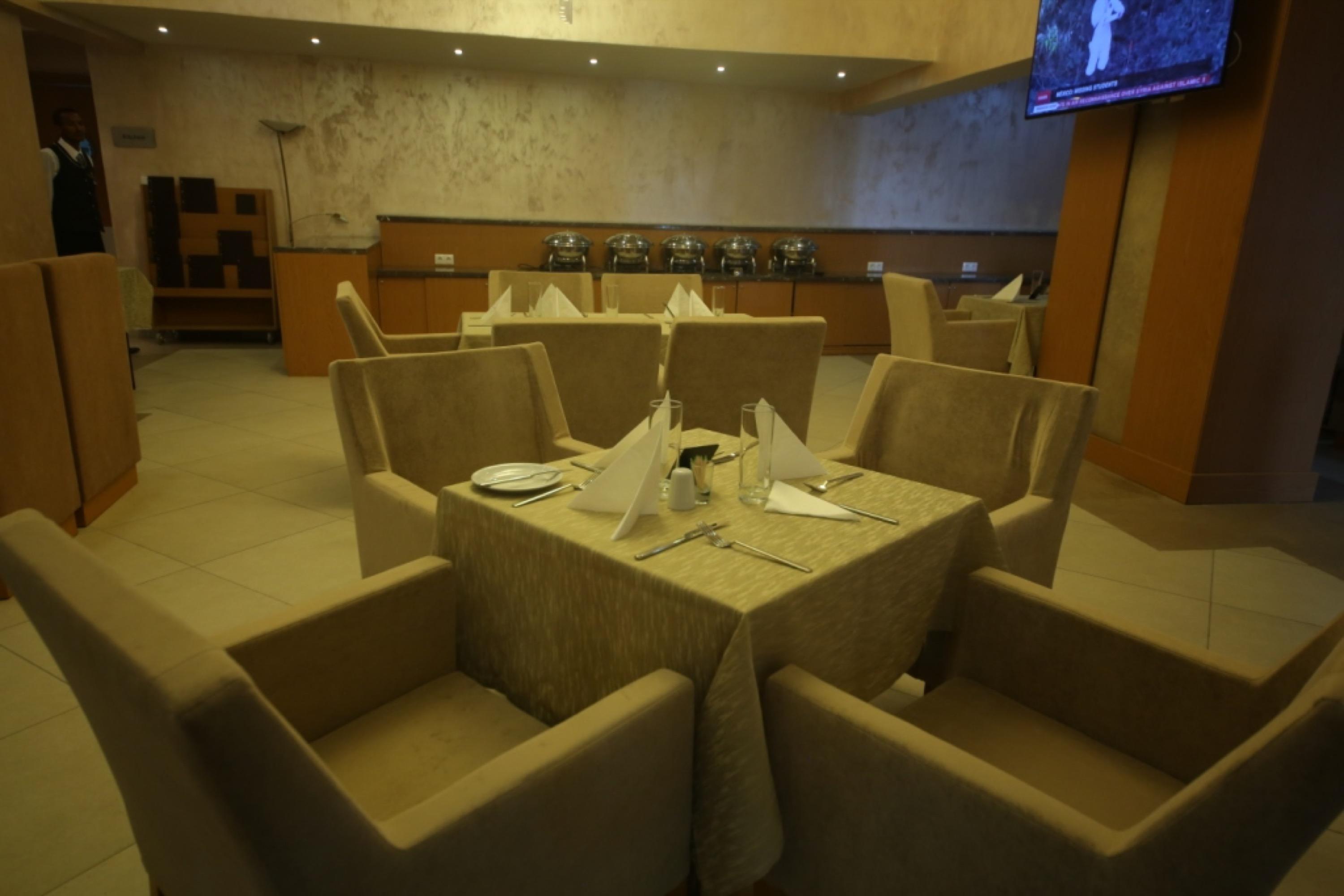 Momona Hotel Addis Ababa Exterior foto